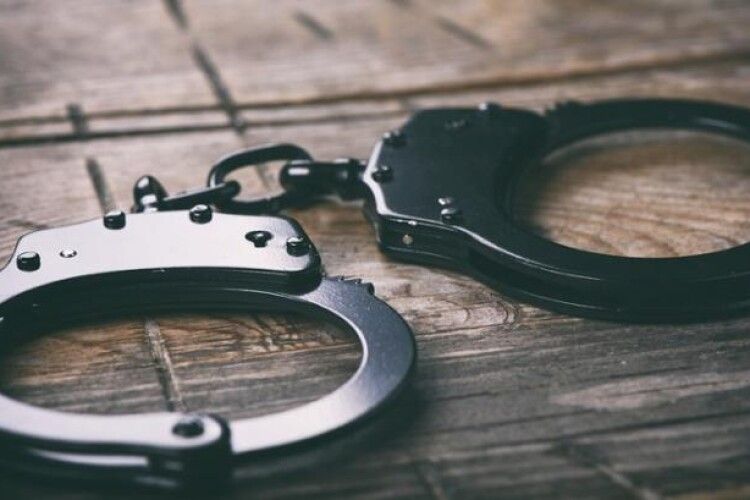 Фермер ув'язнив робітника у сушарці, бо той погано відремонтував трактор