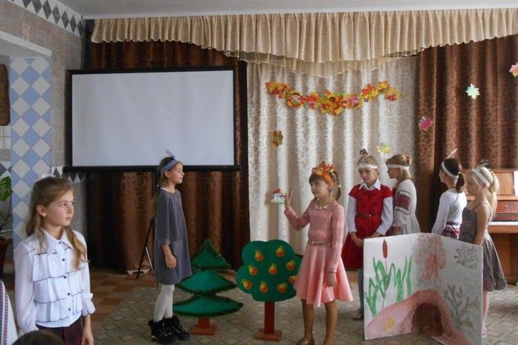 Копачівська дітвора мандрувала країною Радості і Добра