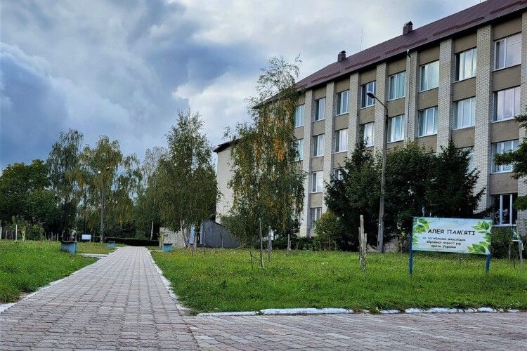 У ковельському ліцеї №10 з’явилися тренажери і патріотичні мурали (Фото)
