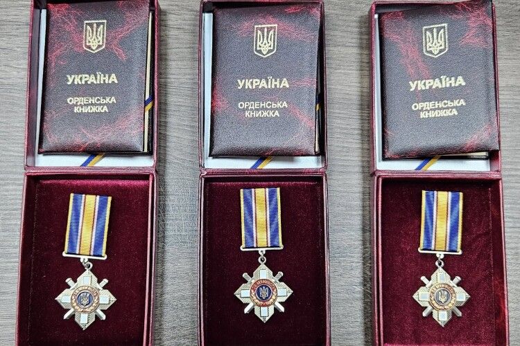 На Волині замість Героїв їхні нагороди отримали рідні...
