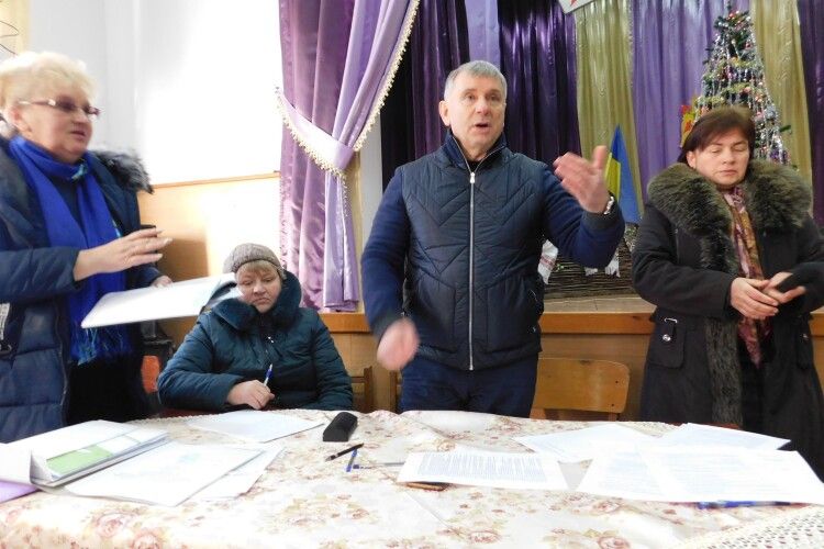У Звинячому на Горохівщині не перестають кипіти пристрасті навколо курників