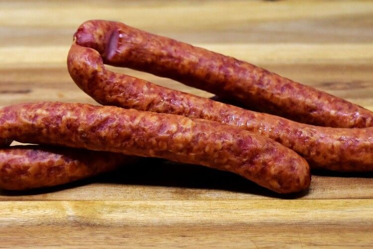 Чоловік купив по акції ковбасу зі склом і ледь не покалічив рота