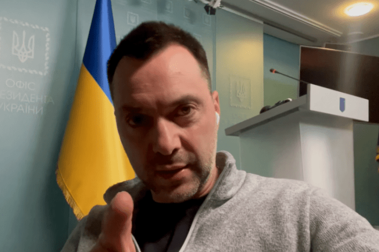 У Зеленського і Єрмака стало ще більше радників, але Арестовича там нема!