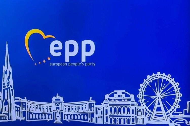 Євросоюз вимагає скасувати незаконні санкції проти Порошенка – резолюція