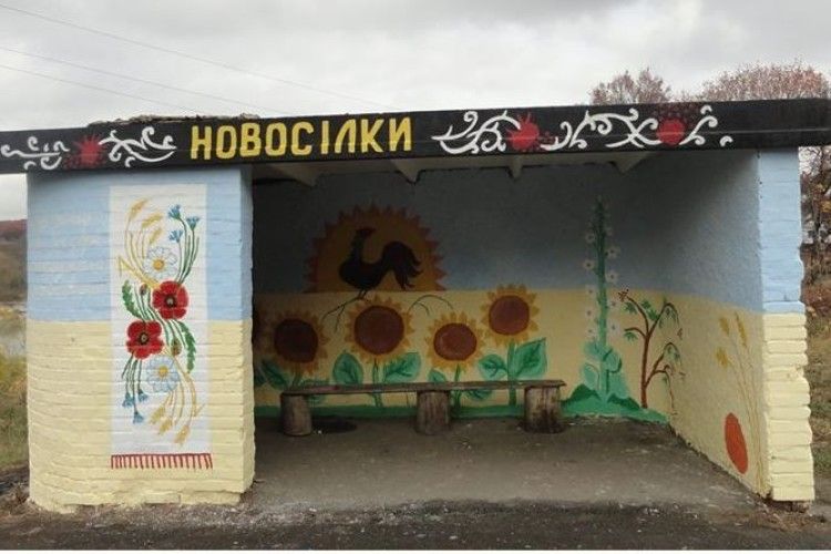 У Здолбунівському районі відбувся флешмоб із оздоблення зупинок