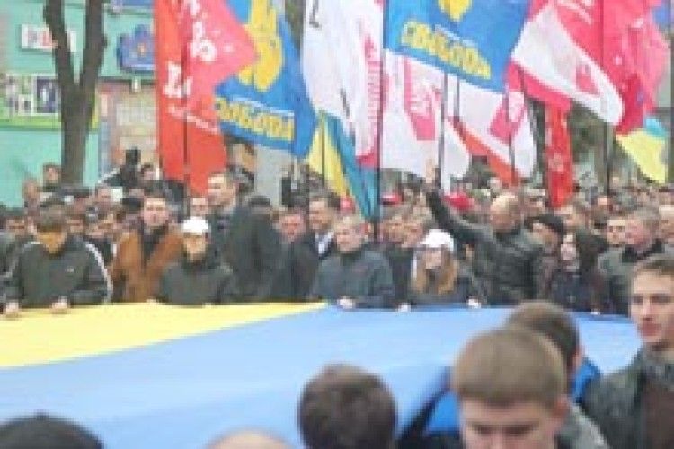 КЛИЧКО, ЯЦЕНЮК ТА ТЯГНИБОК ПІДНІМАЛИ ПРОТЕСТНИЙ ДУХ ВОЛИНЯН*