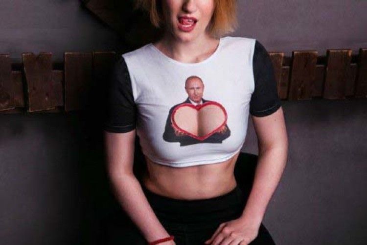 Путін на футболках наблизився до жіночих принад (ФОТО)