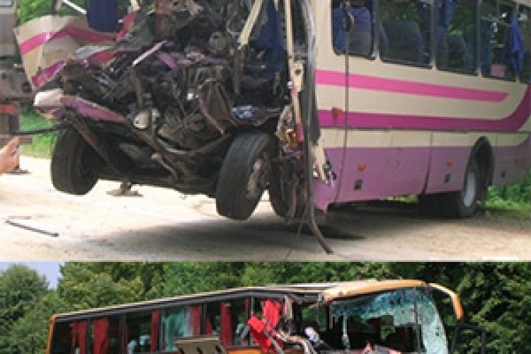 АВТОБУСИ ЗІТКНУЛИСЯ ЛОБ У ЛОБ