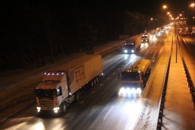 І знову вантажівки з Росії вирушають на Донбас