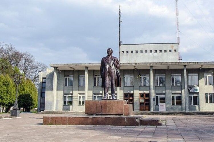 Бронзового Леніна продали за понад 700 тисяч гривень