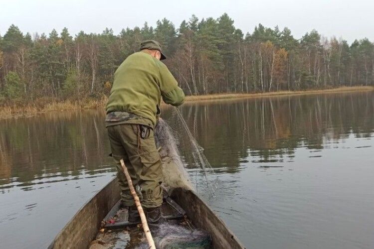 На водоймі в Устилузькій громаді виявили 10 сіток з рибою