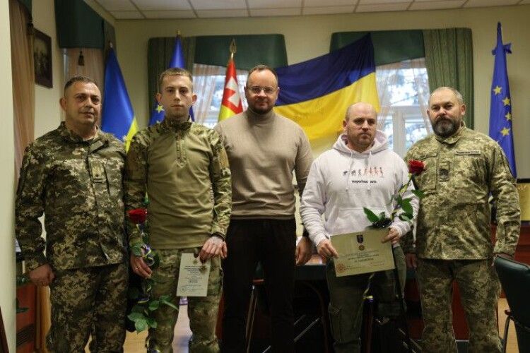 Міський голова Луцька вручив державні нагороди військовослужбовцям 