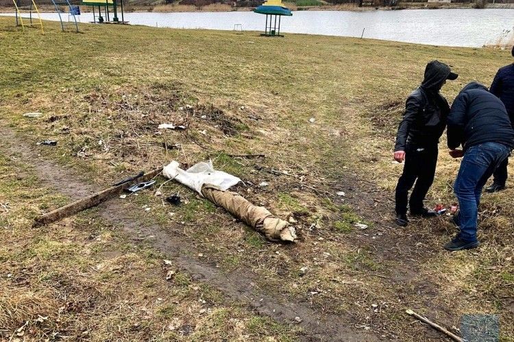 У Нововолинську на «гарячому» спіймали злодія, який крав на кладовищі