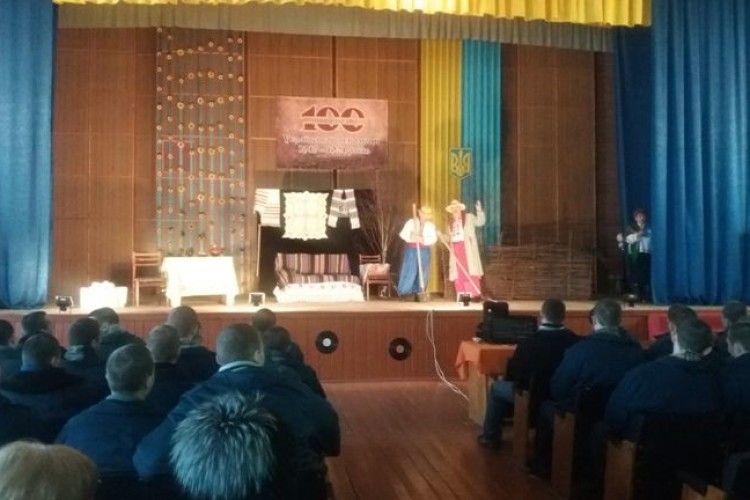 Поважні студенти презентували виставу вихованцям Ковельської колонії