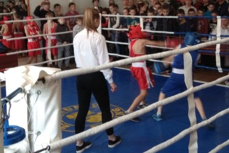 За титул чемпіона Здолбунівщини змагалися юні боксери із різних областей