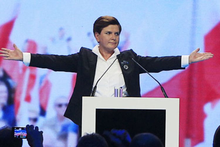 Прем’єр-міністр Польщі потрапила у ДТП в місті Освенцимі
