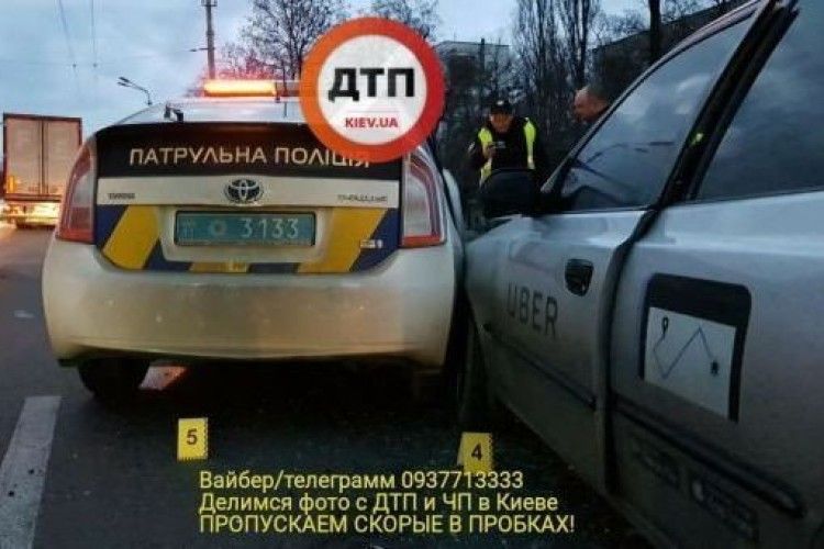 Uber відхрестився від таксиста, який «атакував» у Києві автівку патрульних