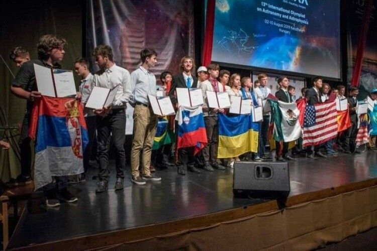 Лучанин Андрій Обертас успішно представив Україну на міжнародній олімпіаді з астрономії та астрофізики (Фото)