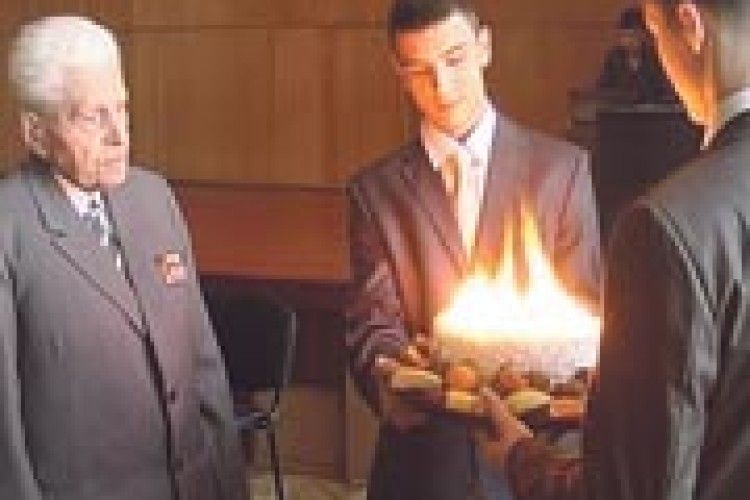 ДОСТОЙНЕ ЖИТТЯ, ДОСТОЙНІ РОКИ