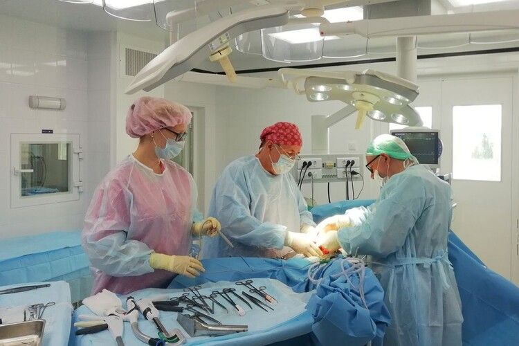 Чотирьох медиків на Львівщині судитимуть через смерть вагітного підлітка