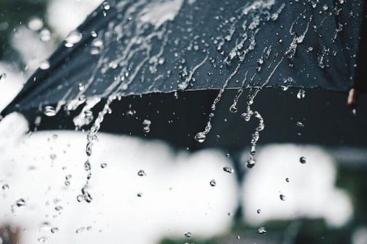 Дощі, грози та нестерпна спека: на вихідних Україну накриє нестабільна погода