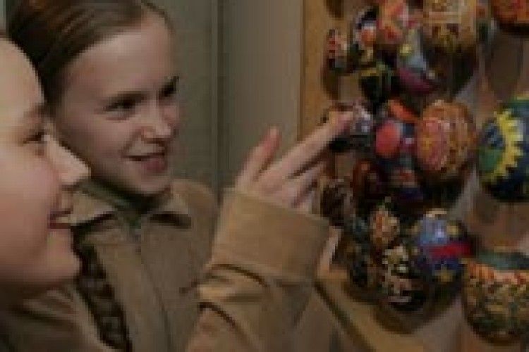 ЧАРУЮЧИЙ СВІТ ПИСАНОК