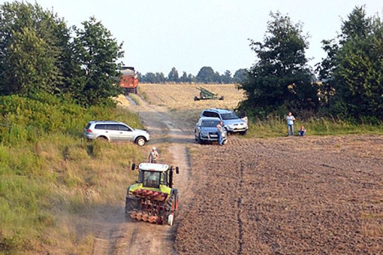 Агрорейдери намагалися захопити землю у присутності чиновників та правоохоронців