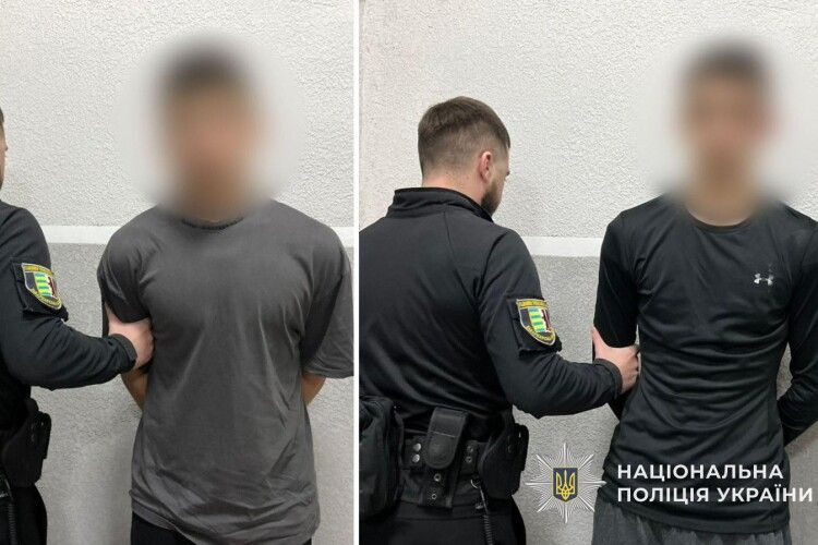 У Мукачеві підлітки тероризували перехожих у дворах