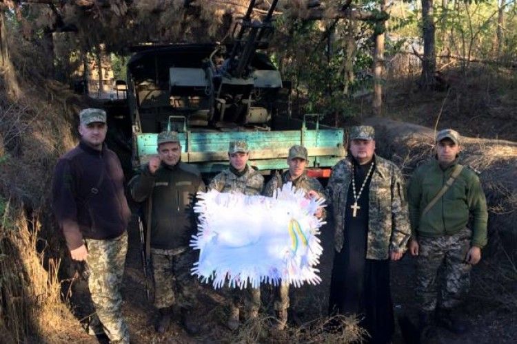 Маленькі волиняни передали нашим захисникам на Донбасі подарунки (Фото)