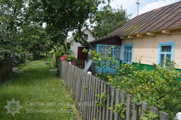 Дві молоді лучанки «заплатили» 86-річній бабці за доброту – поцупили 18 тисяч гривень