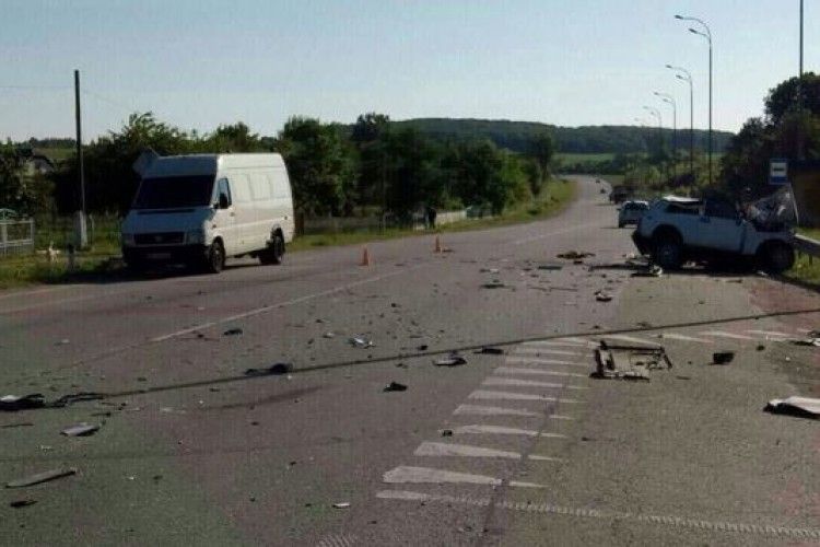 На Рівненщині фура вщент розтрощила легковик (фото)
