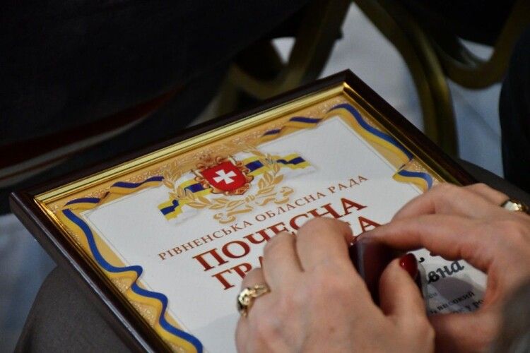 На Рівненщині п`ятьом громадам вручили Почесні відзнаки