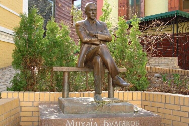 Булгаков – символ російської імперської політики, а пам'ятники йому – пропаганда 