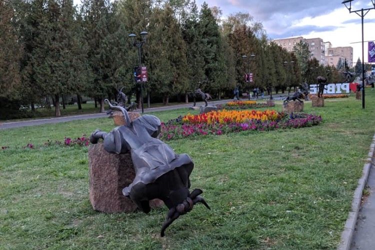 У рівненському парку гепнувся кований Телець