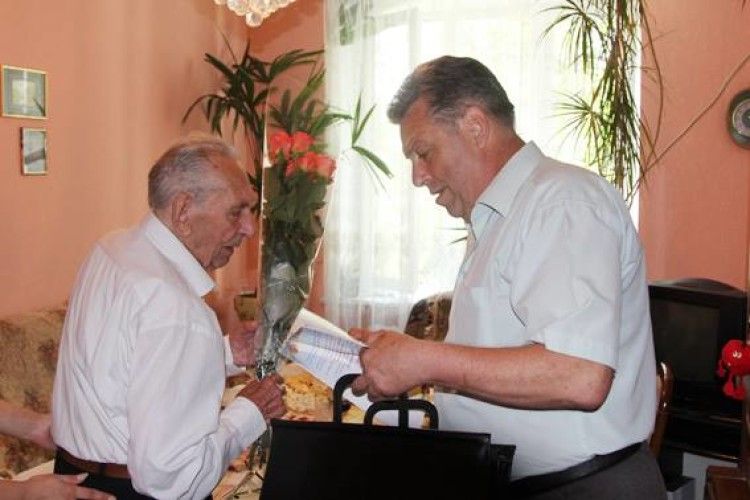 «Справжній полковник!» – на Рівненщині міліціонер відсвяткував 103-й День народження (фото)