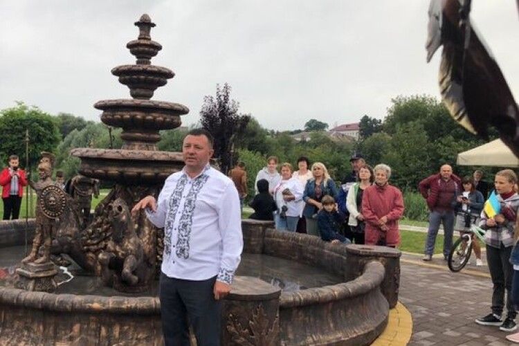 У Горохові відкрили фонтан з пегасами (Фото)