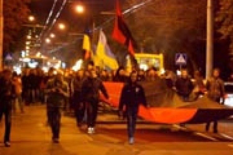 ПАМ’ЯТЬ: героїв УПА вшанували смолоскипною ходою