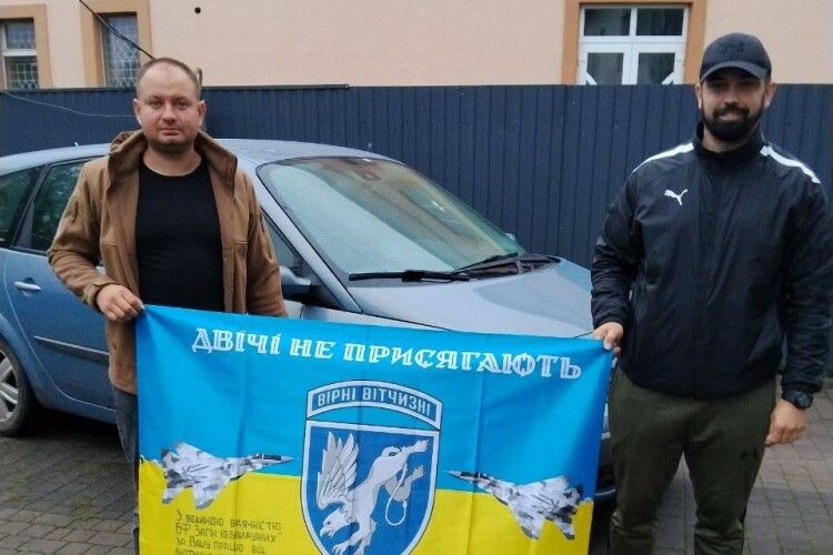 Громада з Волині передала автомобіль для потреб військових авіації