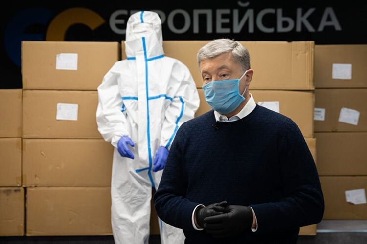 Волинські лікарі отримають 700 захисних костюмів від Порошенка