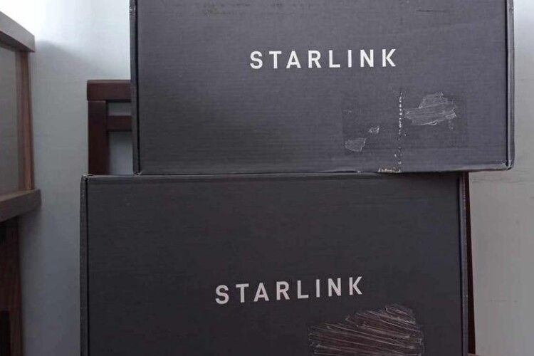 На Волині громада придбала захисникам дві системи «Starlink»