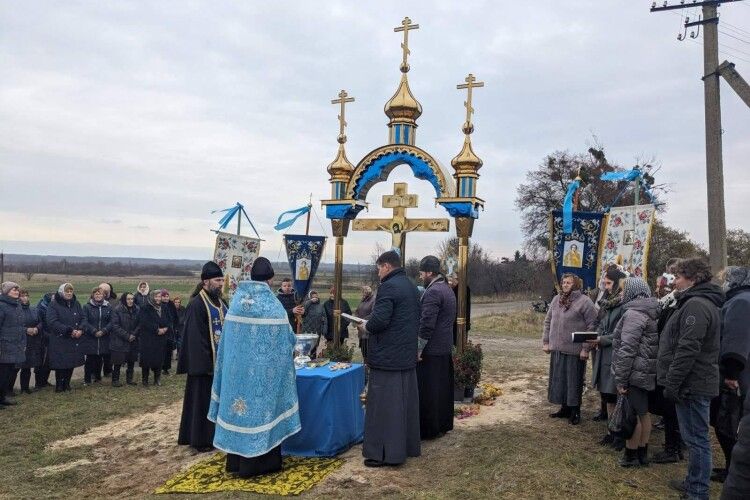 На Волині освятили Поклінний хрест, встановлений батьками загиблого воїна