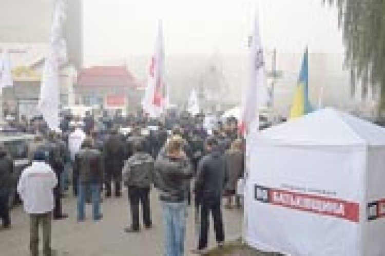 ПІДОЗРІЛІ ОСОБИ ПЕРЕСЛІДУВАЛИ КАНДИДАТА-ОПОЗИЦІОНЕРА ІГОРЯ ГУЗЯ*