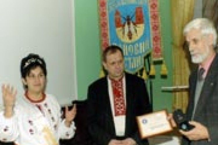 ЗНАЙ НАШИХ: сім нагород — у бджолярів України