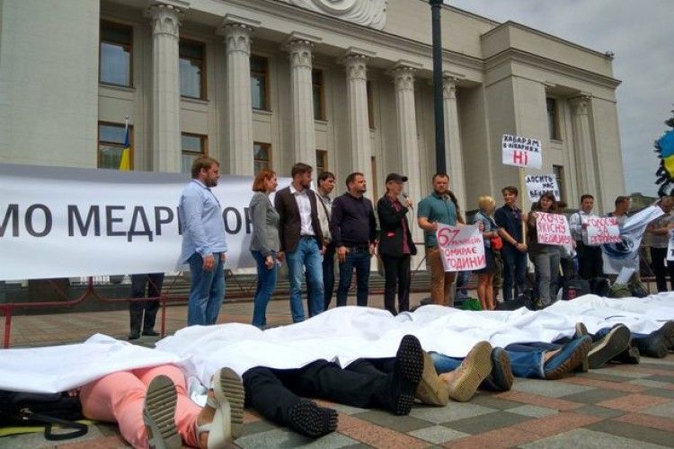 В. о. міністра прийшла на «Годину смерті» (фото)