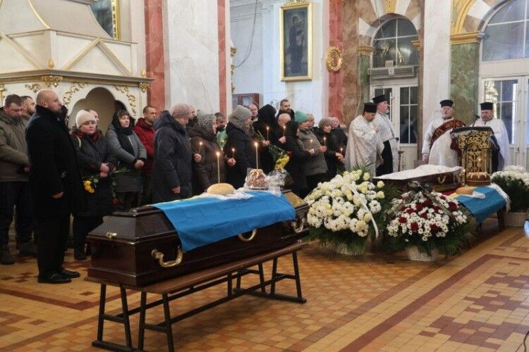 У Луцьку попрощалися з двома Героями «на щиті»