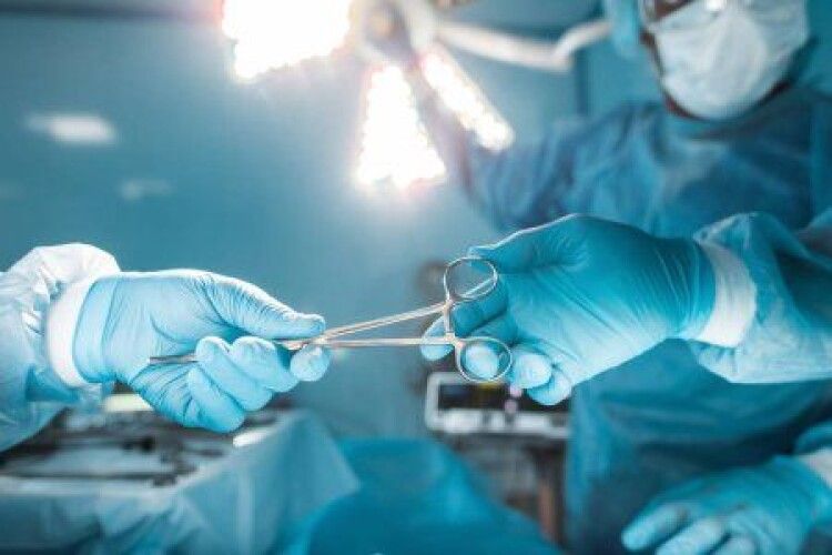 На Волині прооперували чоловіка хворого на коронавірус 