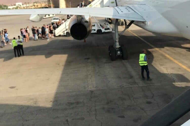 Прощалася з життям: українка розповіла про аварійну посадку літака після відпочинку в Єгипті