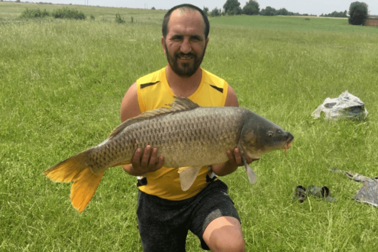 На Рівненщині рибалка похвалився 10-кілограмовим трофеєм