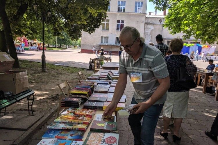  Чи не повернути нам книжкові толоки?