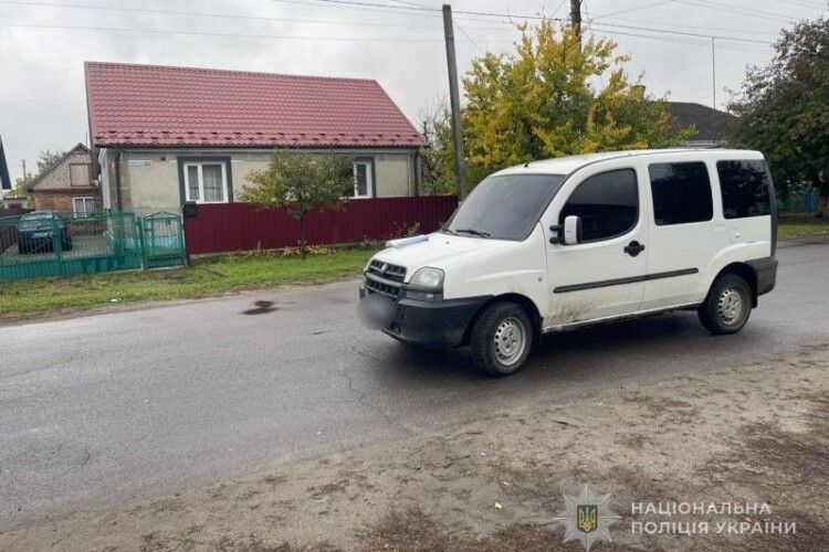 Рухався заднім ходом і збив пенсіонерку: на Волині затримали нетверезого керманича